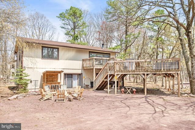 70 PINEKNOLL DR, Lake Harmony, PA 18624