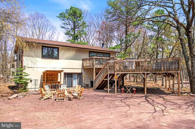 70 PINEKNOLL DR, Lake Harmony, PA 18624