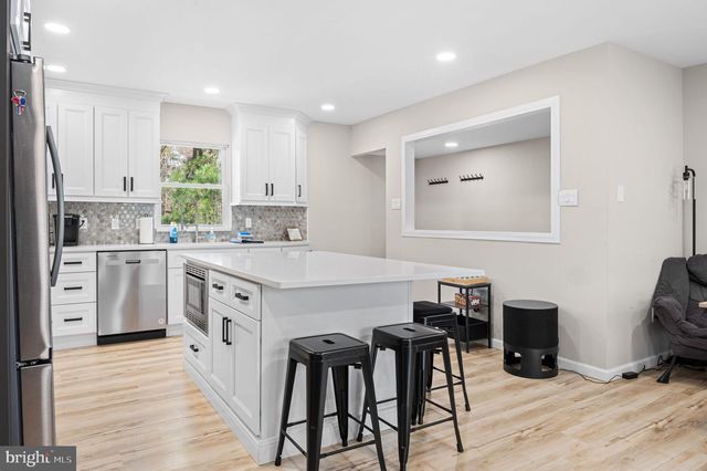 70 PINEKNOLL DR, Lake Harmony, PA 18624