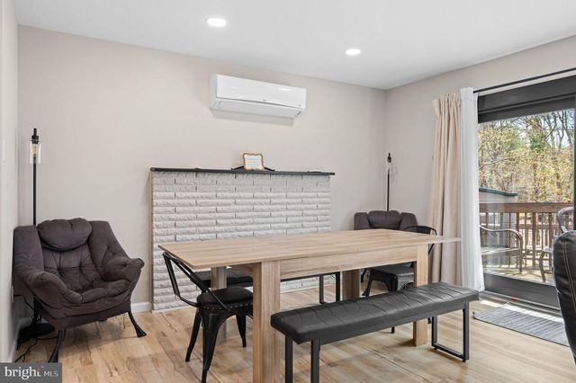 70 PINEKNOLL DR, Lake Harmony, PA 18624