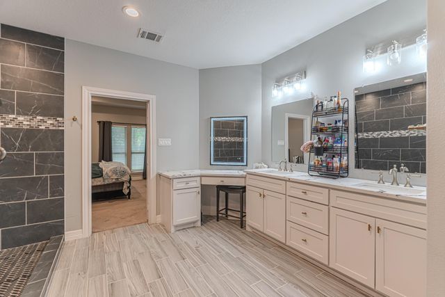 603 Airline Drive B, Conroe, TX 77301