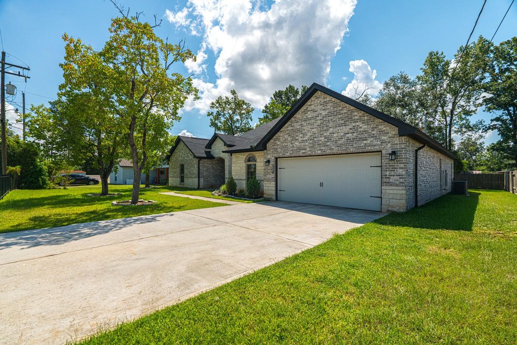 603 Airline Drive B, Conroe, TX 77301