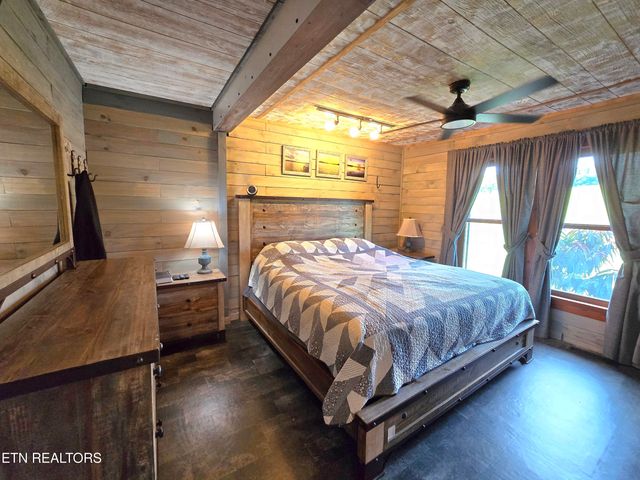 643 Hart Rd, Dandridge, TN 37725