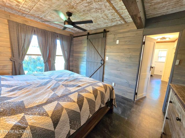 643 Hart Rd, Dandridge, TN 37725
