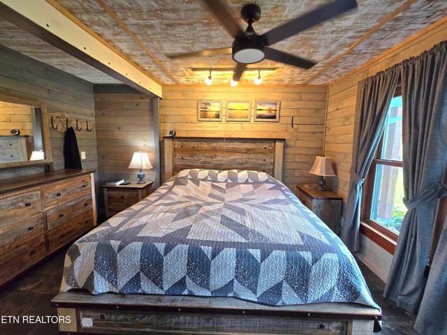 643 Hart Rd, Dandridge, TN 37725
