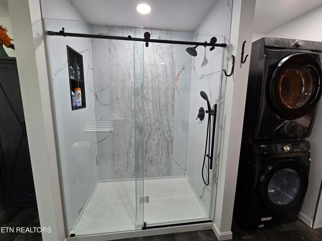 643 Hart Rd, Dandridge, TN 37725