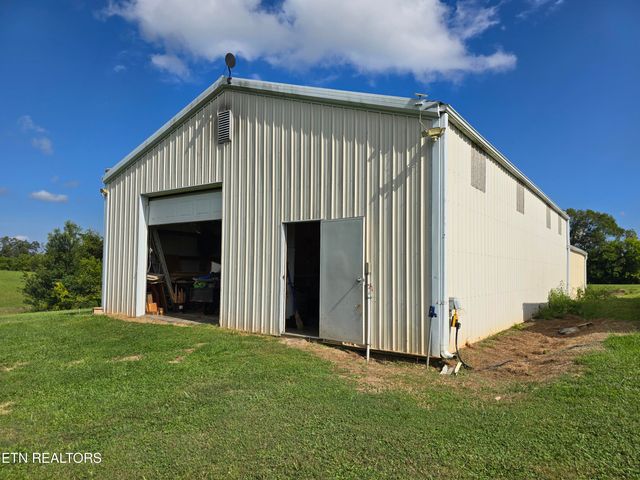 643 Hart Rd, Dandridge, TN 37725