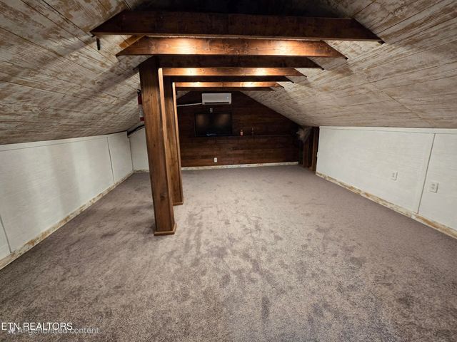 643 Hart Rd, Dandridge, TN 37725