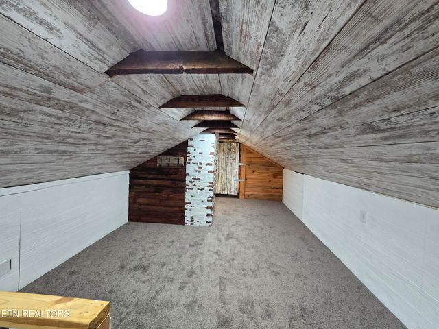 643 Hart Rd, Dandridge, TN 37725