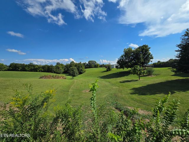 643 Hart Rd, Dandridge, TN 37725