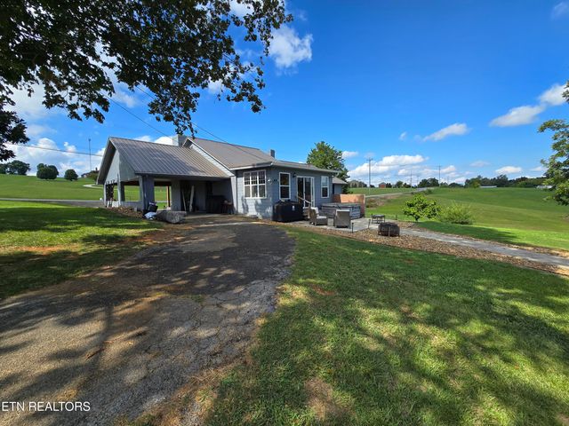 643 Hart Rd, Dandridge, TN 37725