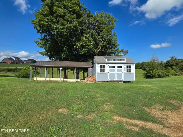 643 Hart Rd, Dandridge, TN 37725