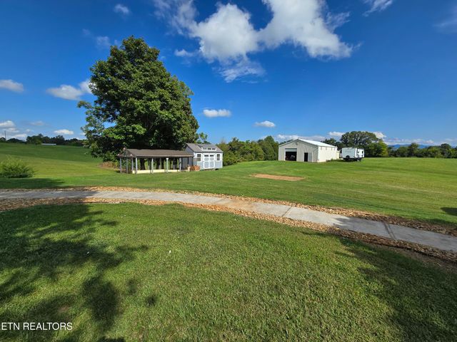 643 Hart Rd, Dandridge, TN 37725