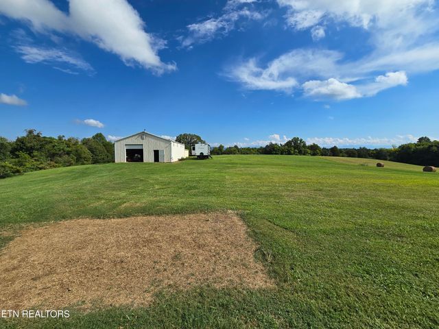 643 Hart Rd, Dandridge, TN 37725