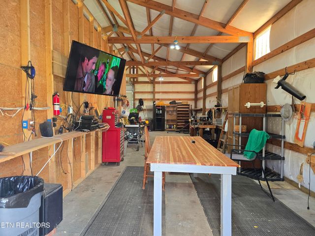 643 Hart Rd, Dandridge, TN 37725