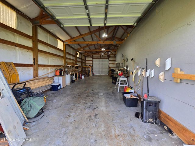 643 Hart Rd, Dandridge, TN 37725