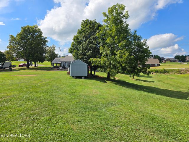 643 Hart Rd, Dandridge, TN 37725