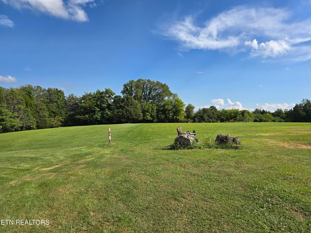 643 Hart Rd, Dandridge, TN 37725