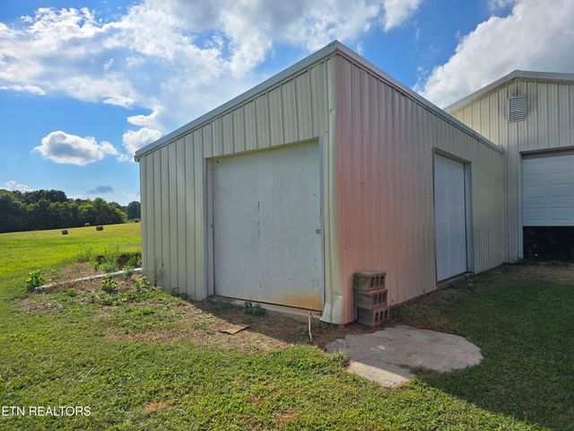 643 Hart Rd, Dandridge, TN 37725