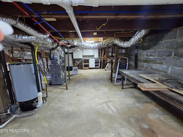 643 Hart Rd, Dandridge, TN 37725