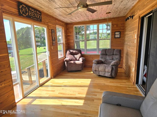 643 Hart Rd, Dandridge, TN 37725