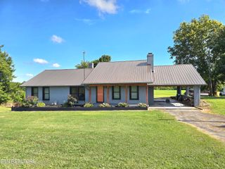 643 Hart Rd, Dandridge, TN 37725