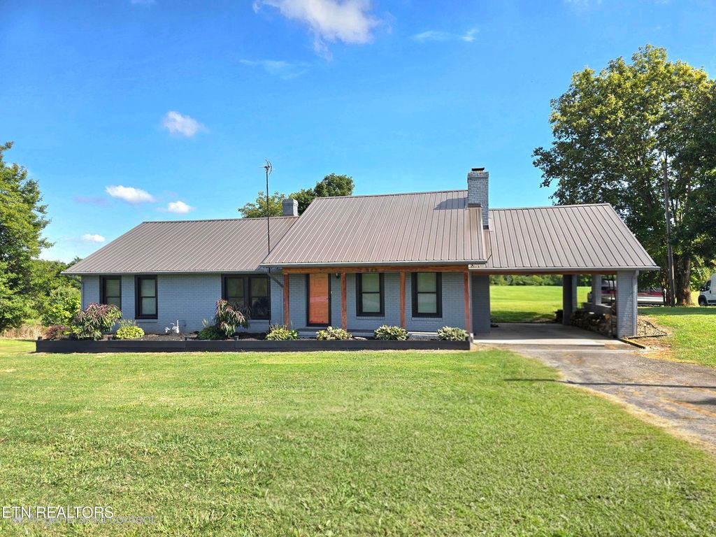 643 Hart Rd, Dandridge, TN 37725