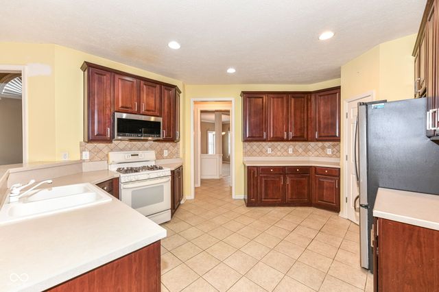 10661 Burning Ridge Lane, Fishers, IN 46037