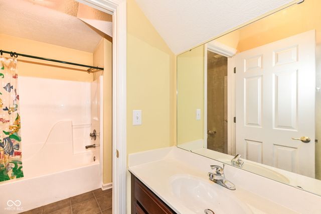 10661 Burning Ridge Lane, Fishers, IN 46037