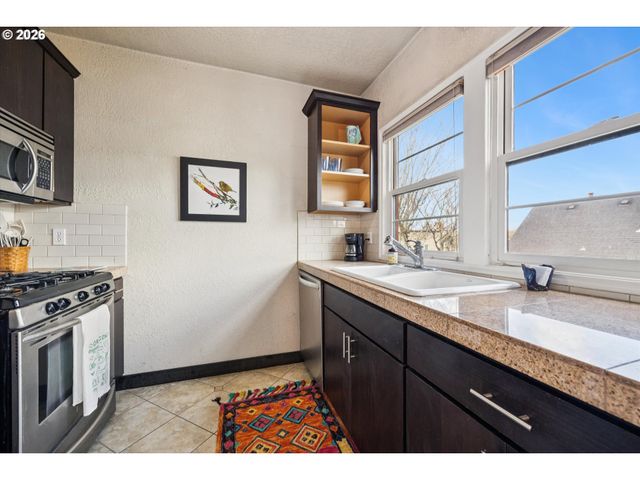 2025 Se CARUTHERS St 18, Portland, OR 97214