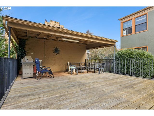 2025 Se CARUTHERS St 18, Portland, OR 97214