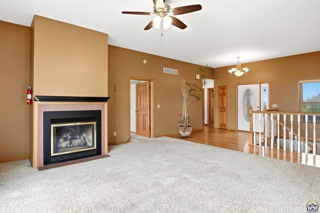 3635 SE 45th St, Berryton, KS 66409