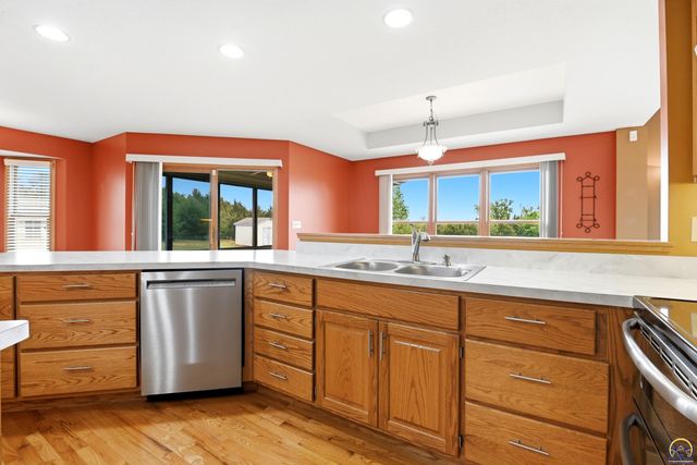 3635 SE 45th St, Berryton, KS 66409