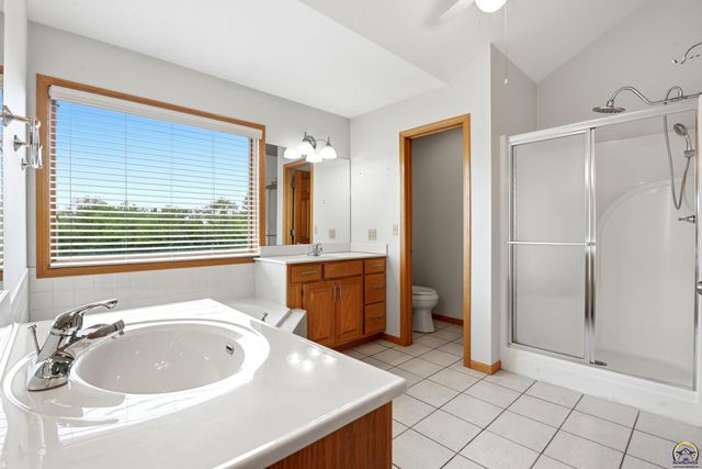 3635 SE 45th St, Berryton, KS 66409