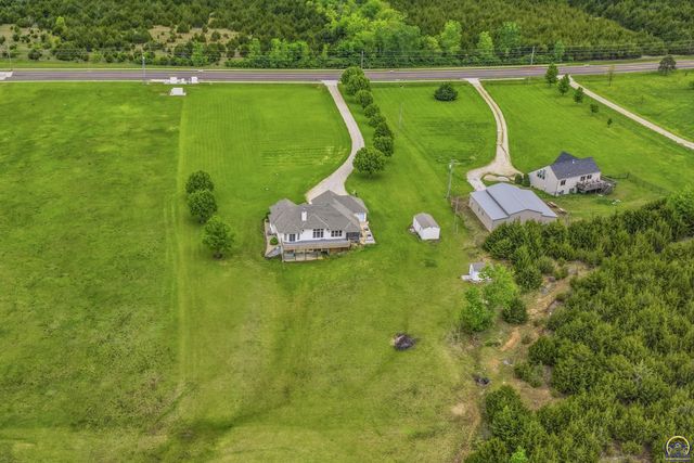 3635 SE 45th St, Berryton, KS 66409