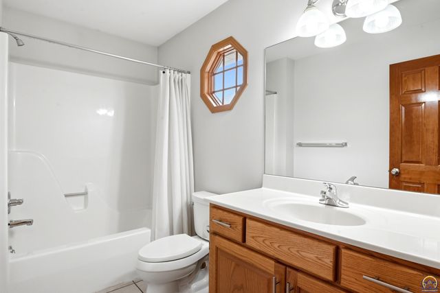 3635 SE 45th St, Berryton, KS 66409