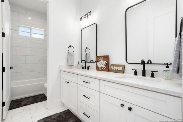 2152 Palomino, Bandera, TX 78003