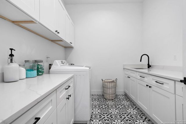 2152 Palomino, Bandera, TX 78003