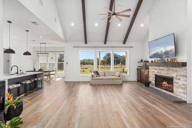 2152 Palomino, Bandera, TX 78003