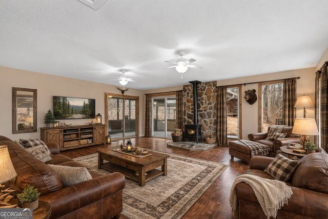 172 S Hickory Lane, Cleveland, GA 30528