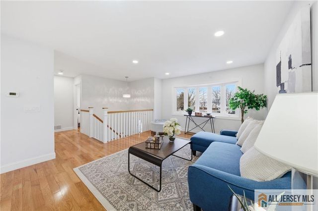 6 Wilton Avenue, Middlesex, NJ 08846