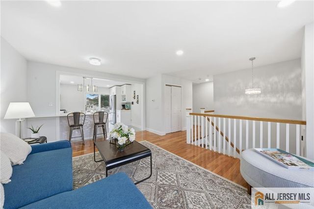 6 Wilton Avenue, Middlesex, NJ 08846