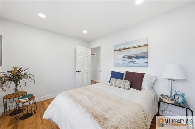 6 Wilton Avenue, Middlesex, NJ 08846