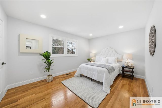 6 Wilton Avenue, Middlesex, NJ 08846