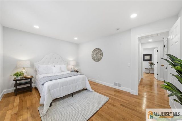 6 Wilton Avenue, Middlesex, NJ 08846