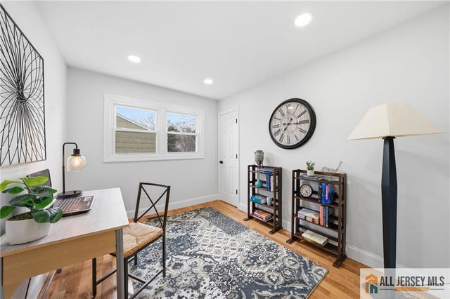 6 Wilton Avenue, Middlesex, NJ 08846