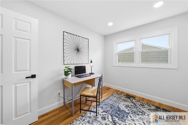 6 Wilton Avenue, Middlesex, NJ 08846