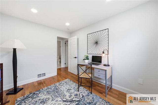 6 Wilton Avenue, Middlesex, NJ 08846