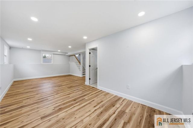 6 Wilton Avenue, Middlesex, NJ 08846