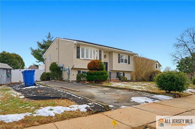 6 Wilton Avenue, Middlesex, NJ 08846